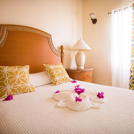 Connie'S Comfort Suites St. John's Esterno foto