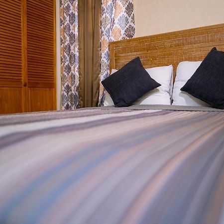 Connie'S Comfort Suites St. John's Esterno foto