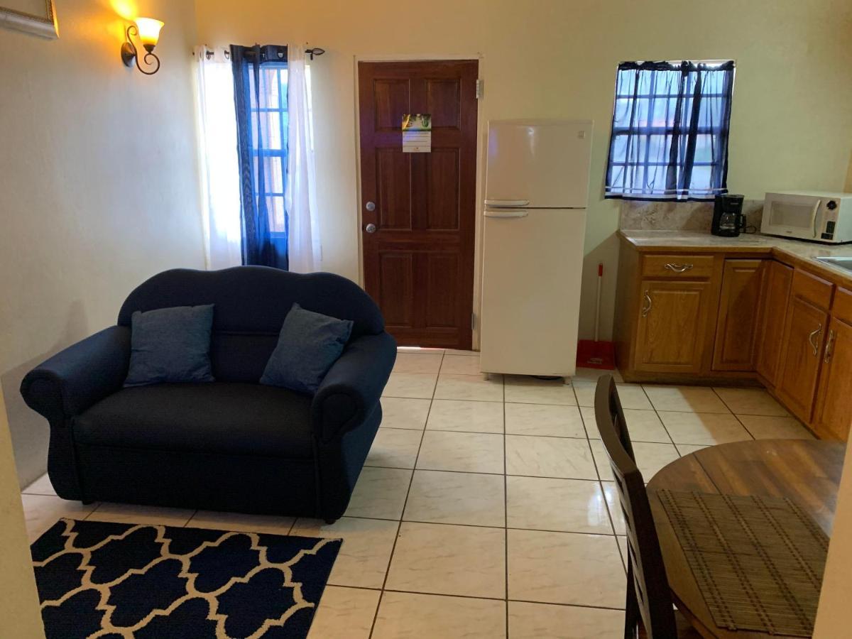 Connie'S Comfort Suites St. John's Esterno foto