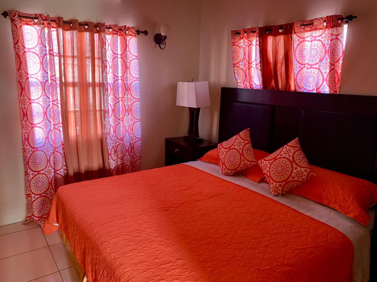 Connie'S Comfort Suites St. John's Esterno foto