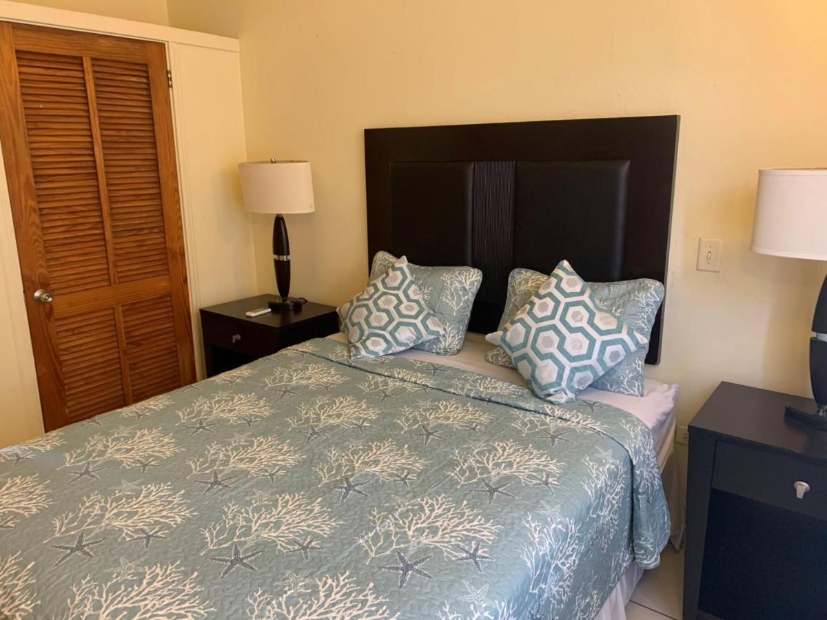 Connie'S Comfort Suites St. John's Esterno foto