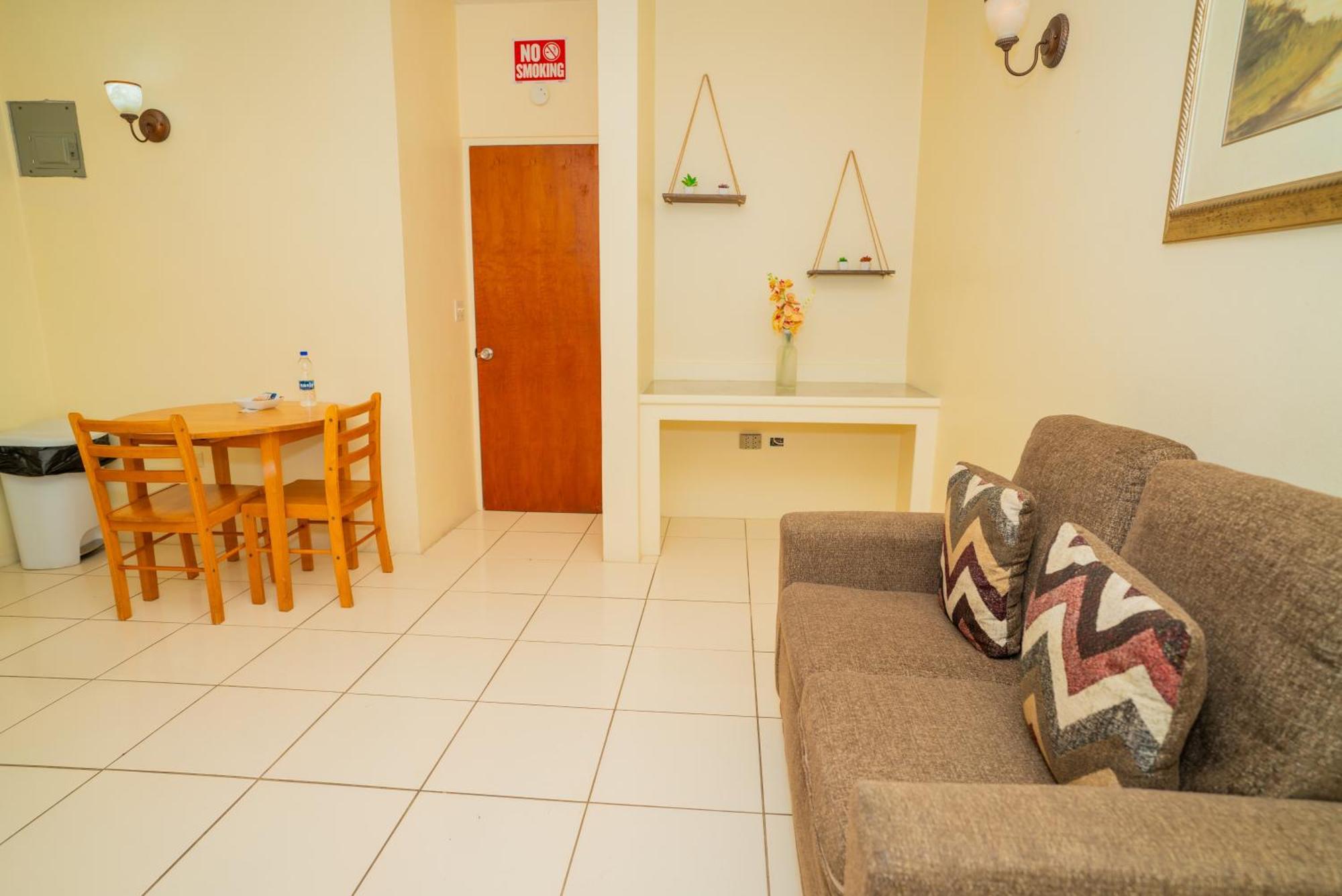 Connie'S Comfort Suites St. John's Esterno foto