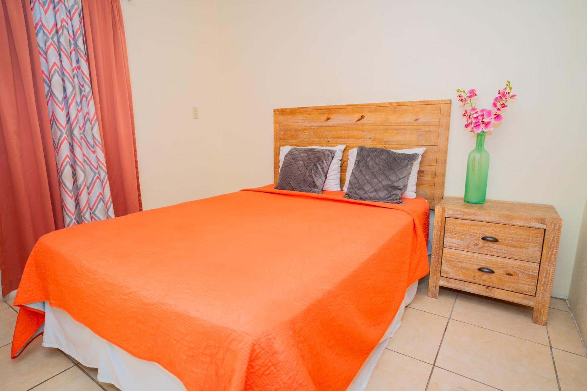 Connie'S Comfort Suites St. John's Esterno foto