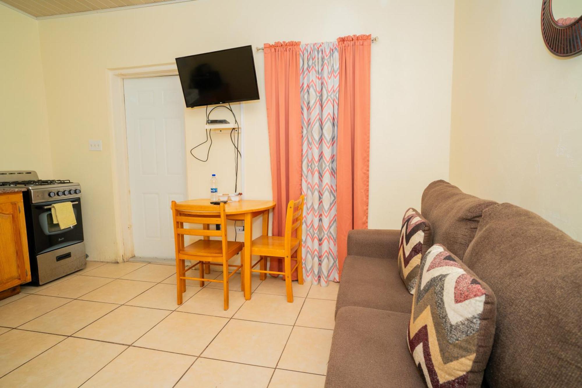 Connie'S Comfort Suites St. John's Esterno foto