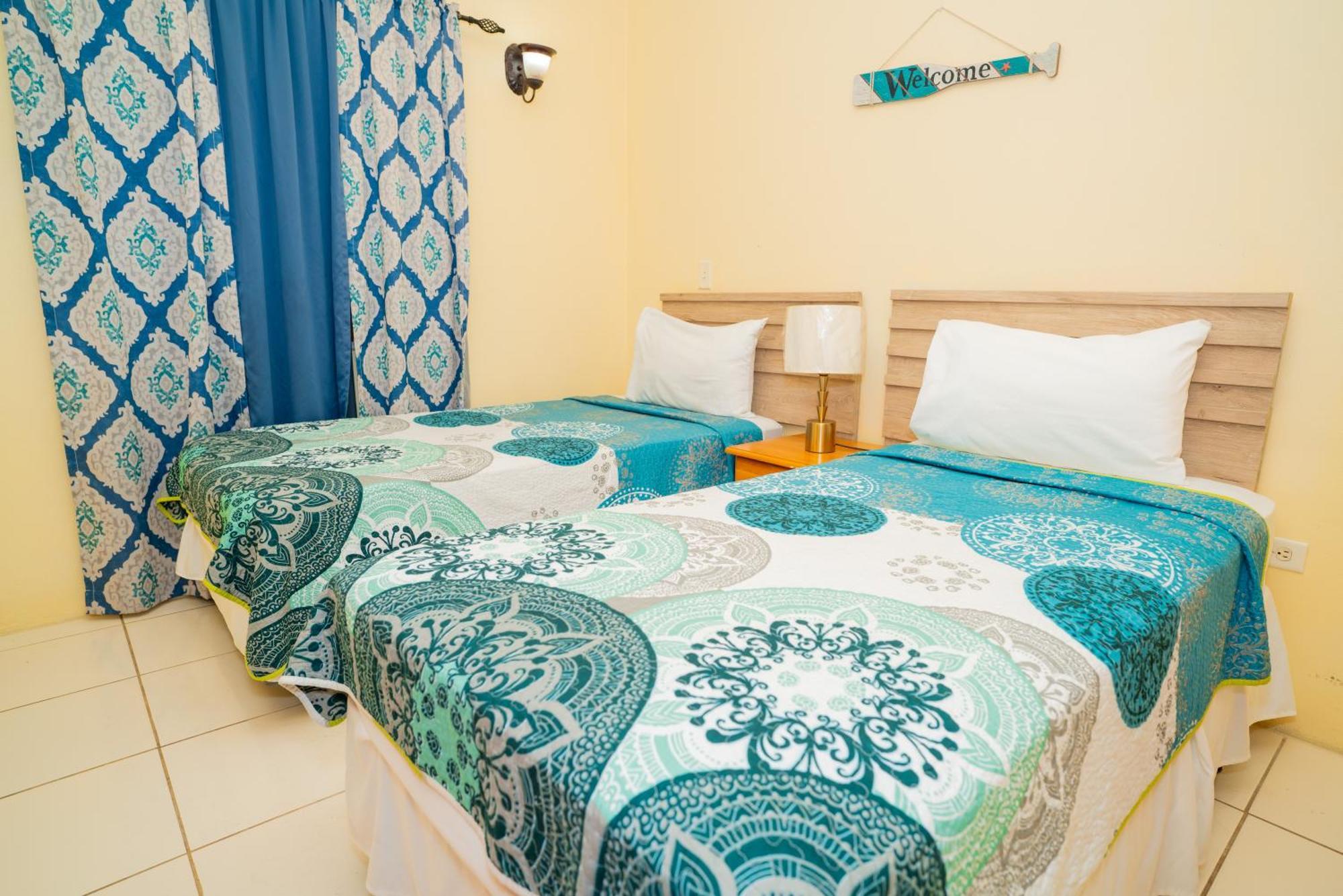 Connie'S Comfort Suites St. John's Esterno foto