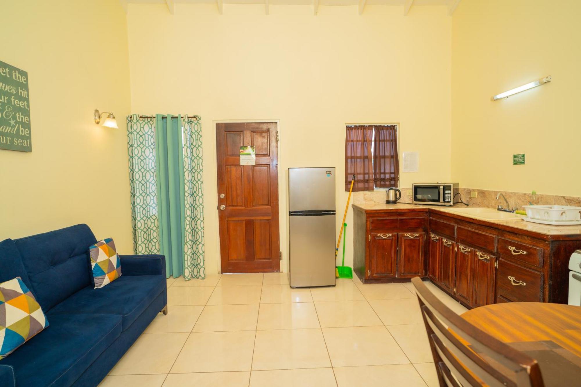 Connie'S Comfort Suites St. John's Esterno foto