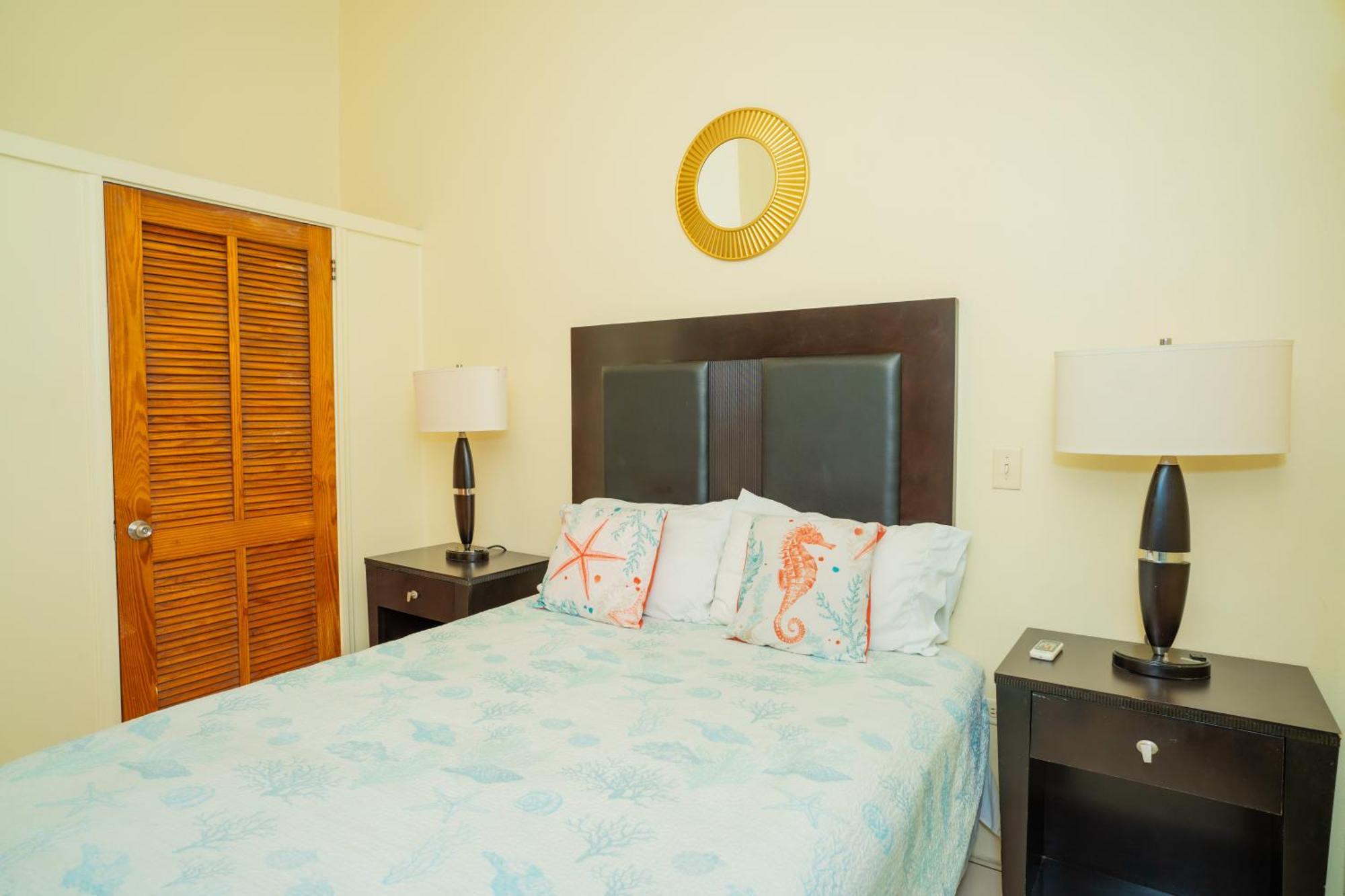 Connie'S Comfort Suites St. John's Esterno foto