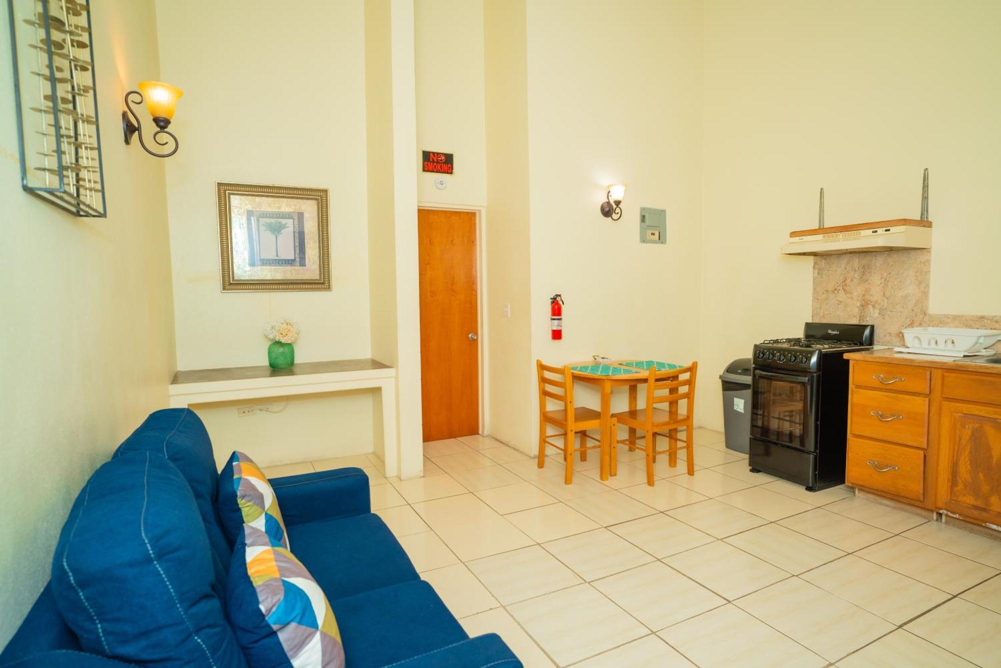 Connie'S Comfort Suites St. John's Esterno foto