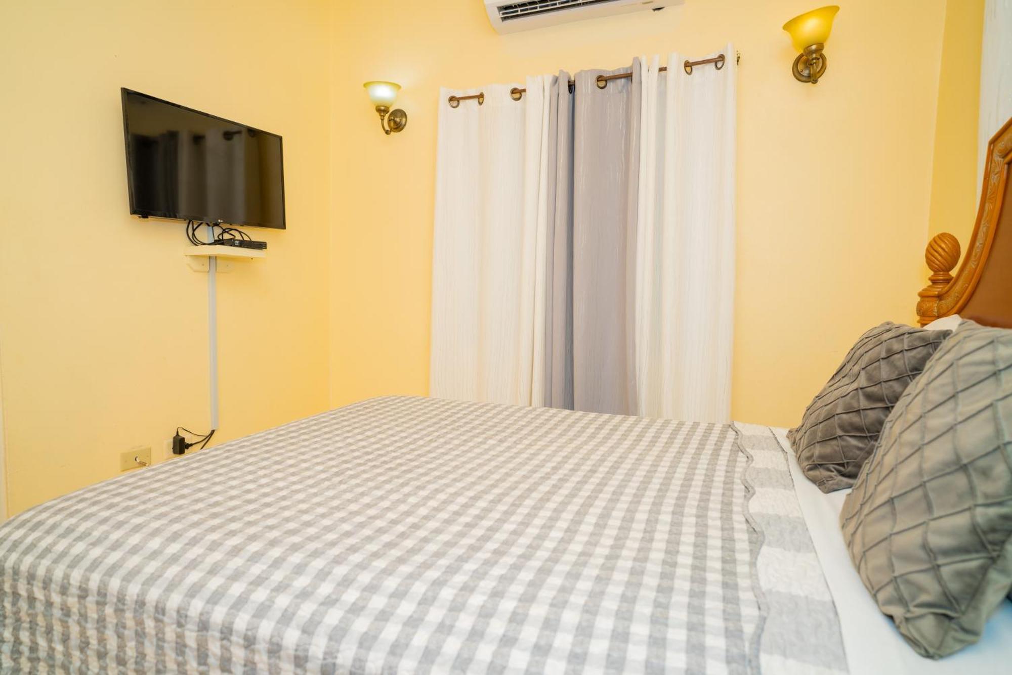 Connie'S Comfort Suites St. John's Esterno foto