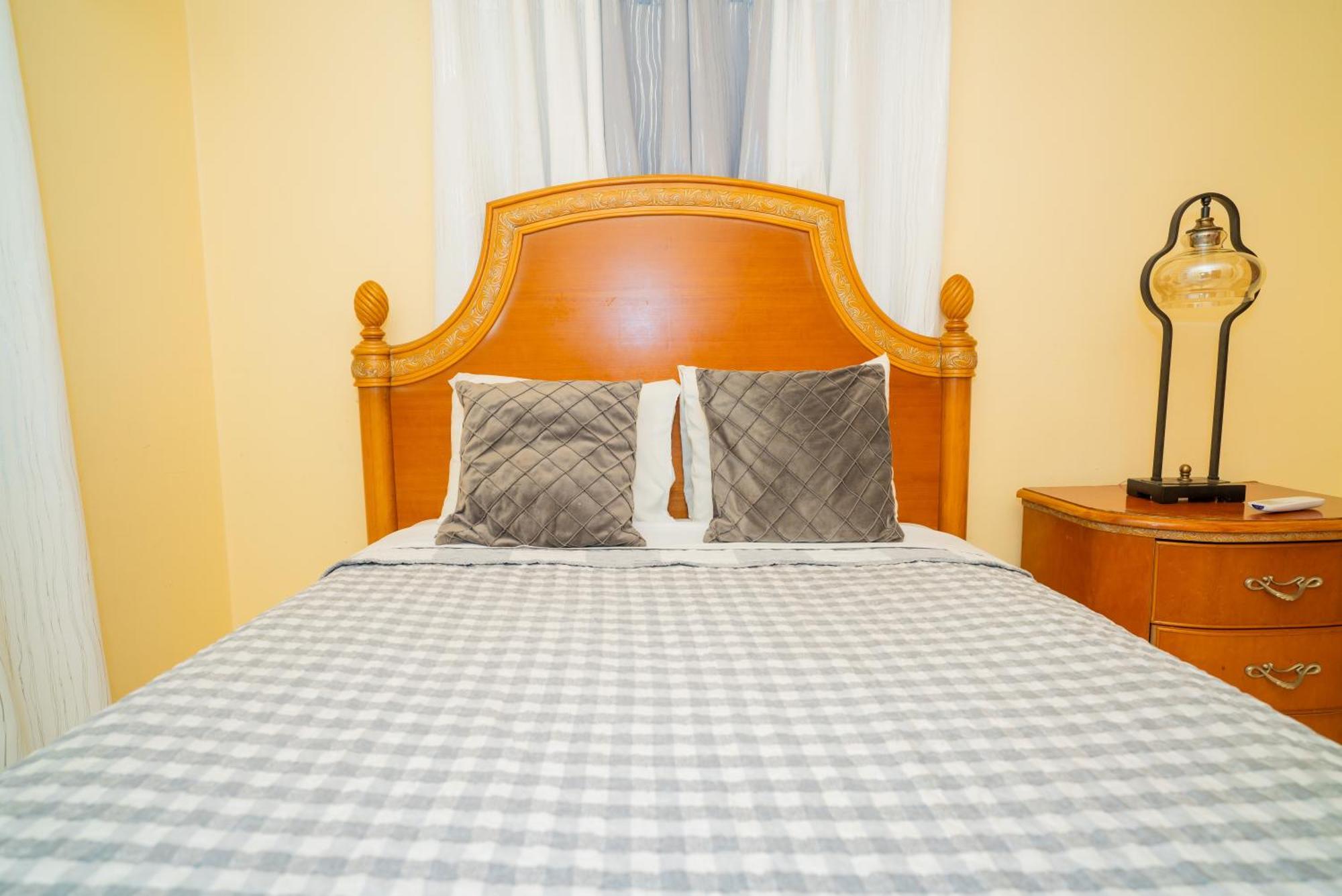 Connie'S Comfort Suites St. John's Esterno foto
