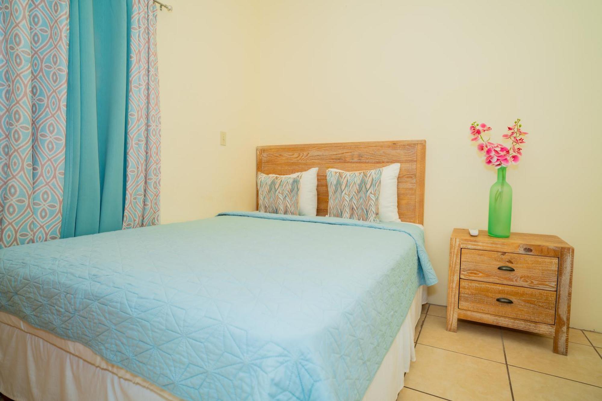 Connie'S Comfort Suites St. John's Esterno foto