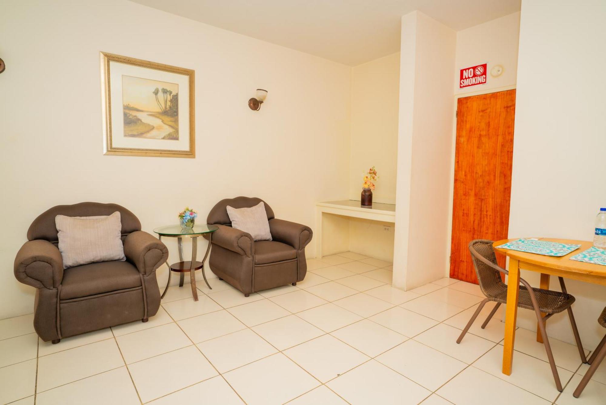 Connie'S Comfort Suites St. John's Esterno foto
