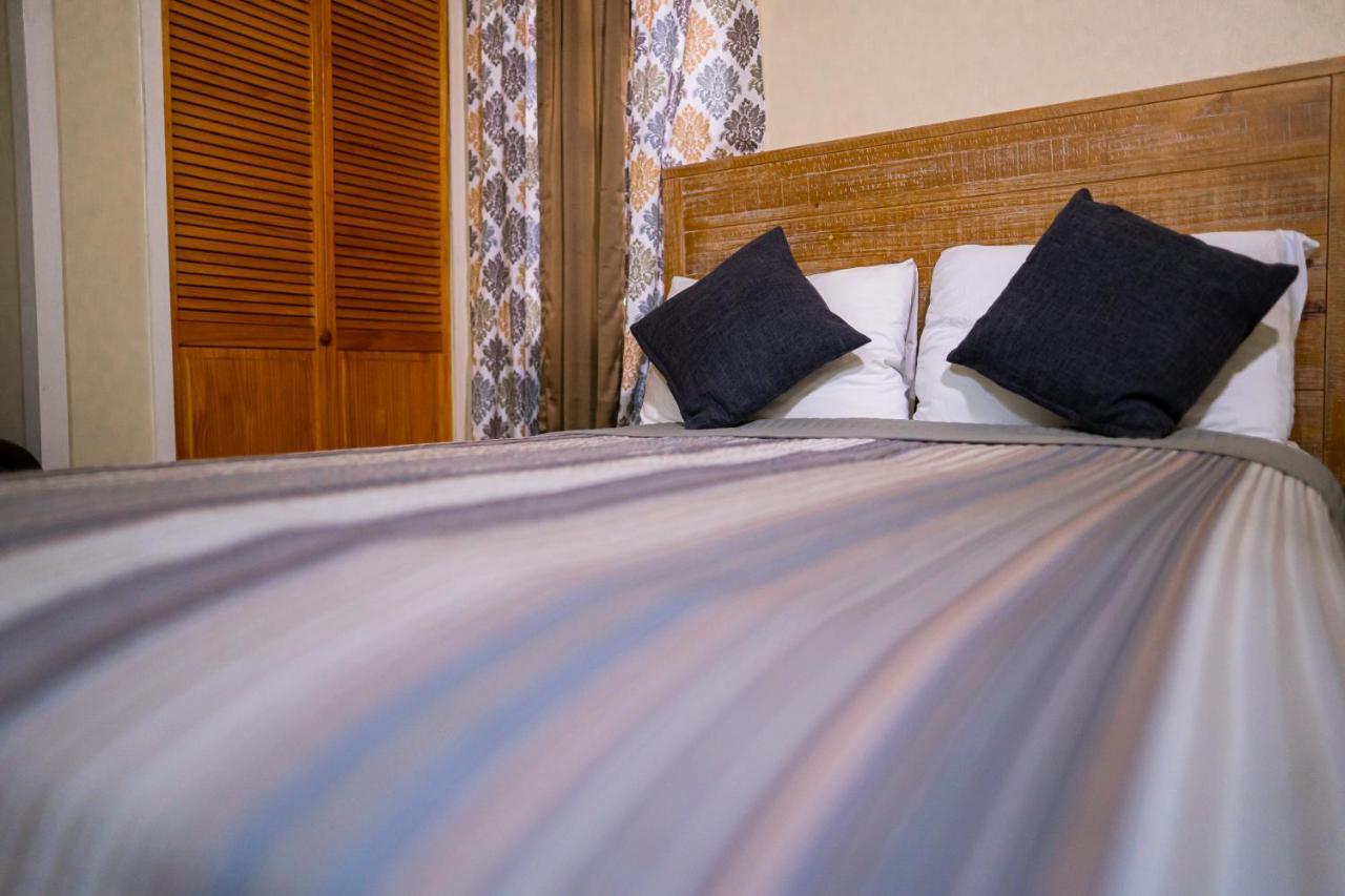 Connie'S Comfort Suites St. John's Esterno foto