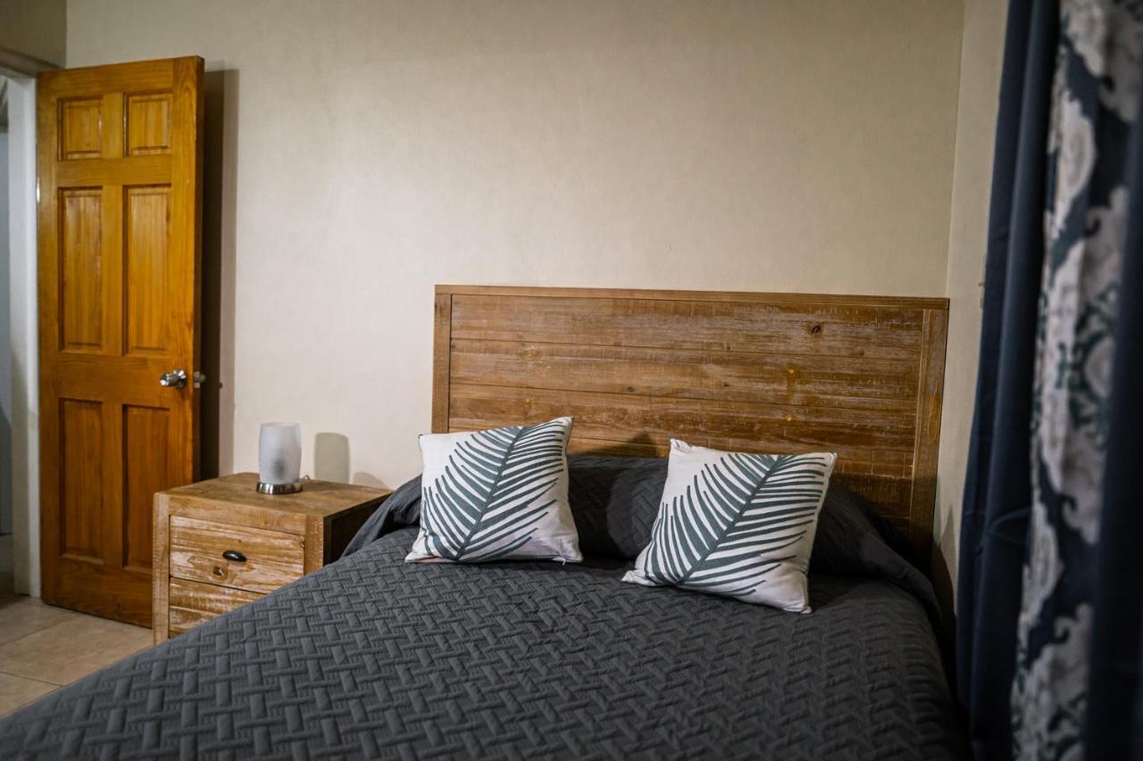 Connie'S Comfort Suites St. John's Esterno foto