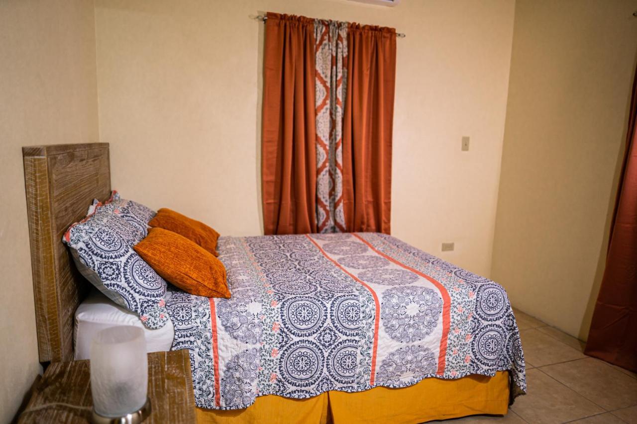 Connie'S Comfort Suites St. John's Esterno foto