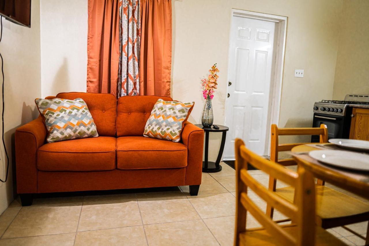 Connie'S Comfort Suites St. John's Esterno foto