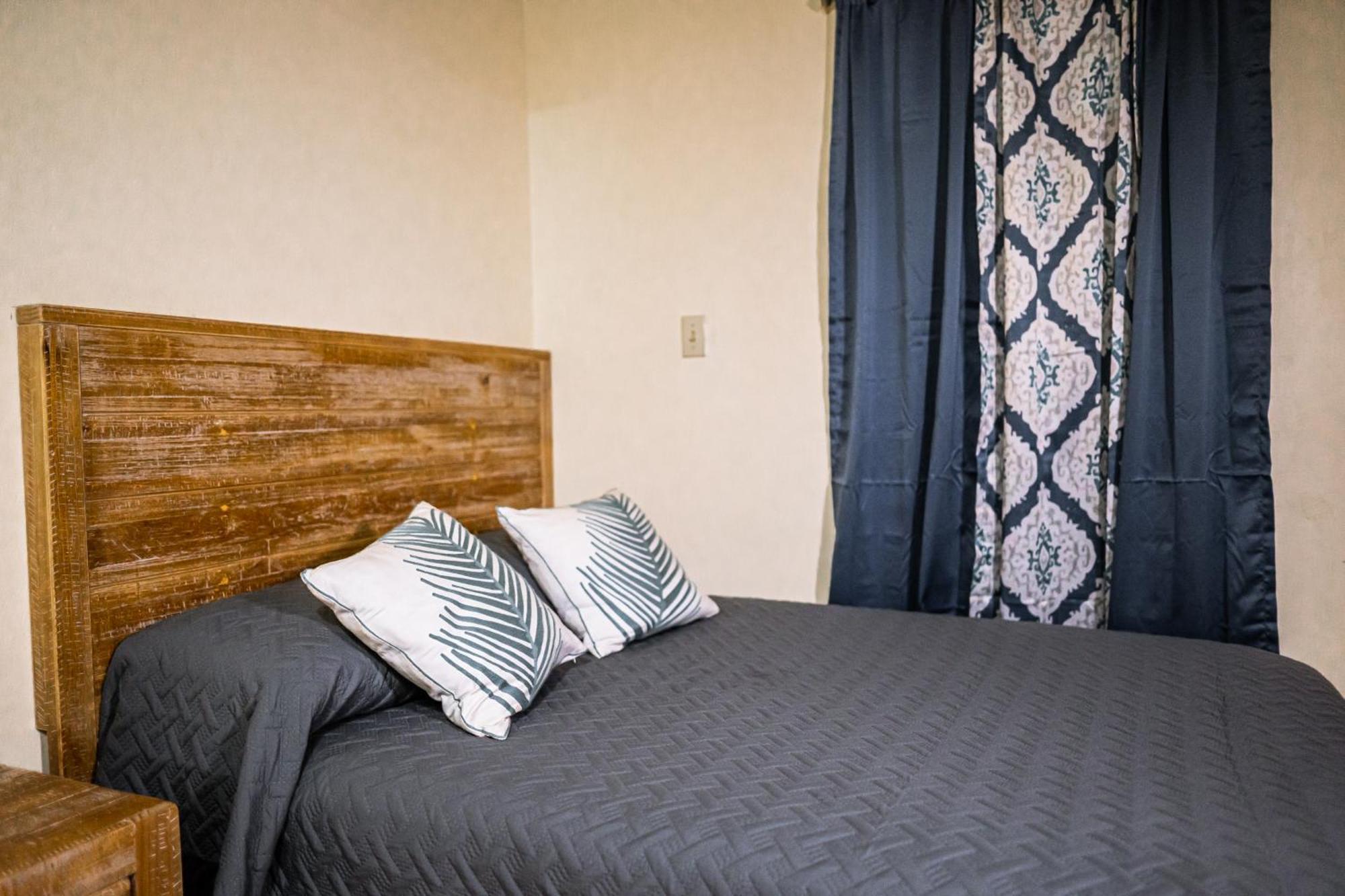 Connie'S Comfort Suites St. John's Esterno foto